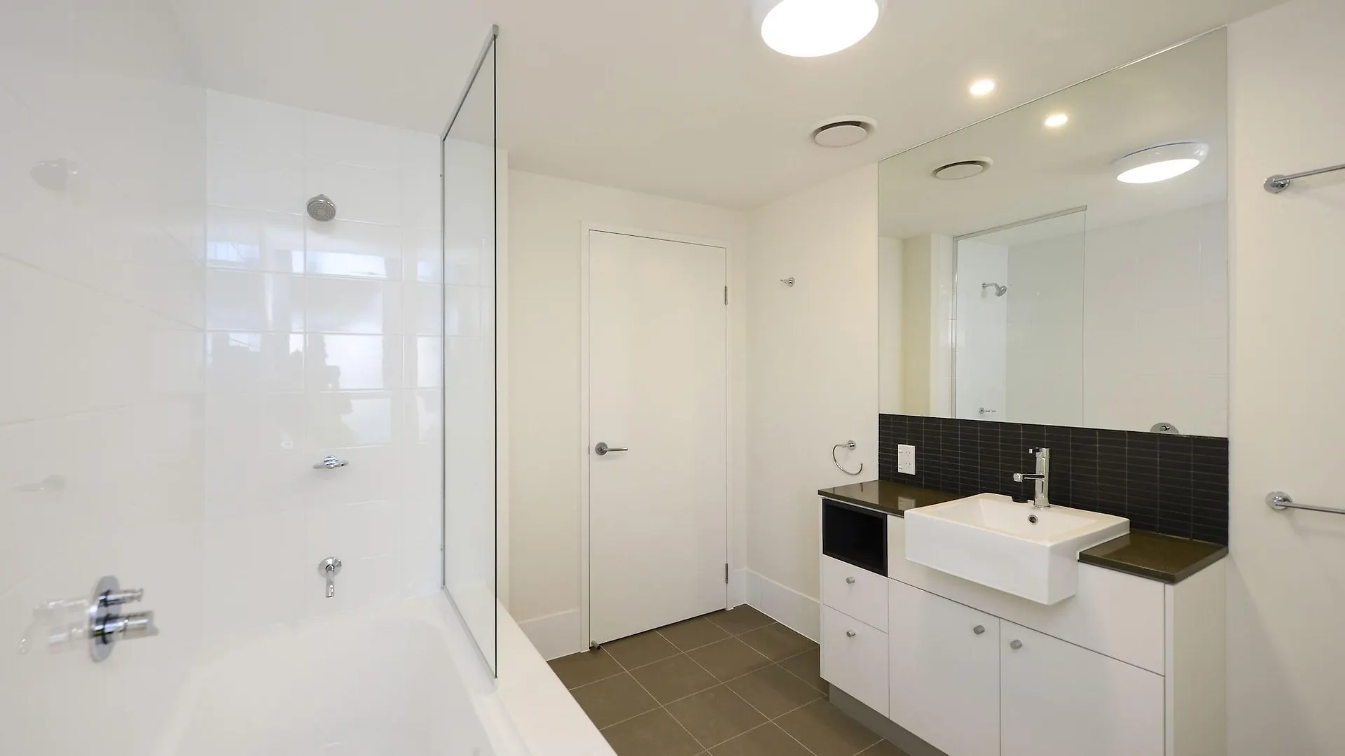 Curtis Central Apartments Official Gladstone Aparthotel