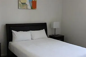 Curtis Central Apartments Official Gladstone 4*,