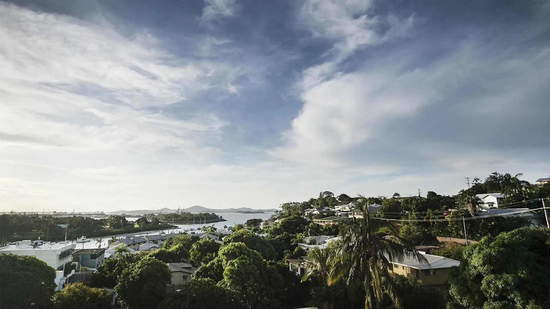 **** Aparthotel Curtis Central Apartments Official Gladstone Australia