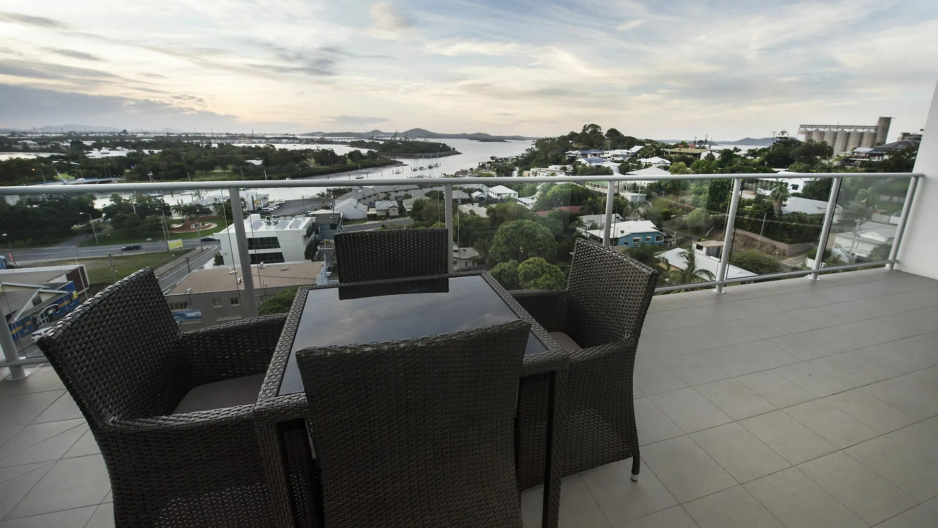 Curtis Central Apartments Official Gladstone Aparthotel
