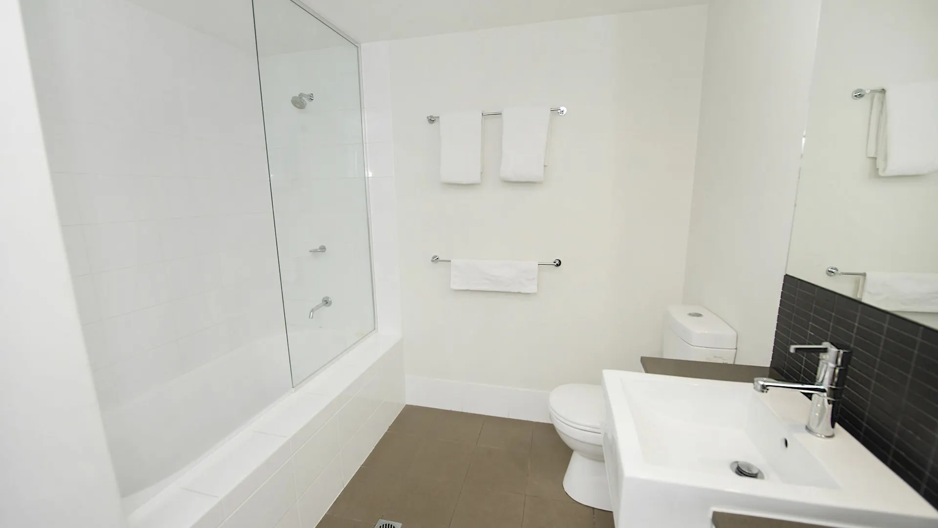 **** Aparthotel Curtis Central Apartments Official Gladstone Australia